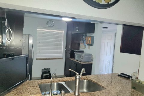 Condo in Sunrise, Florida, 2 bedrooms  № 1228897 - photo 7