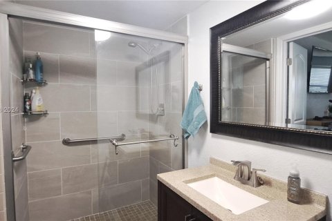 Condo in Sunrise, Florida, 2 bedrooms  № 1228897 - photo 23