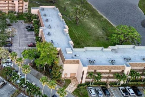 Copropriété à vendre à Sunrise, Floride: 2 chambres, 78.97 m2 № 1228897 - photo 2