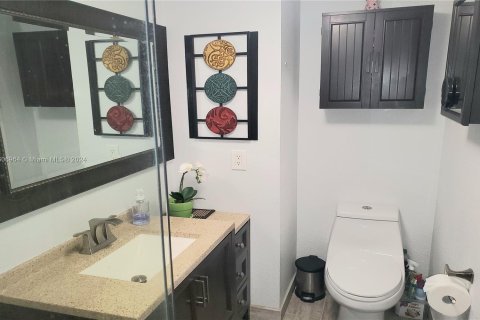 Condo in Sunrise, Florida, 2 bedrooms  № 1228897 - photo 17