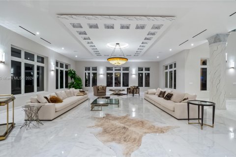 Casa en venta en Miami, Florida, 10 dormitorios, 2583.43 m2 № 1078922 - foto 13