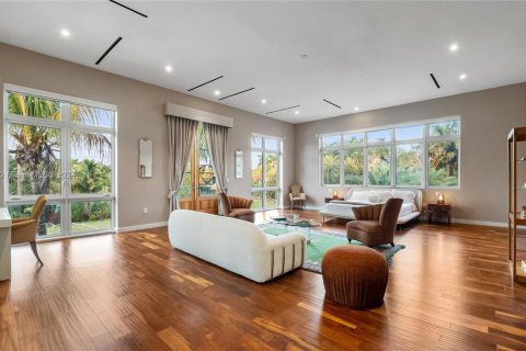 Villa ou maison à vendre à Miami, Floride: 10 chambres, 2583.43 m2 № 1078922 - photo 30