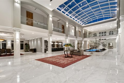 Villa ou maison à vendre à Miami, Floride: 10 chambres, 2583.43 m2 № 1078922 - photo 6