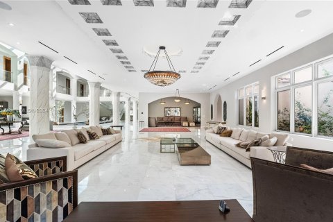 Villa ou maison à vendre à Miami, Floride: 10 chambres, 2583.43 m2 № 1078922 - photo 11