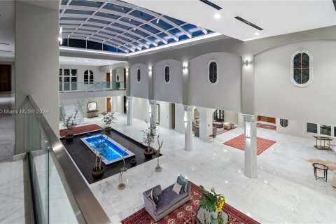 Casa en venta en Miami, Florida, 10 dormitorios, 2583.43 m2 № 1078922 - foto 17