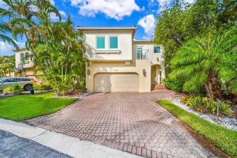 Villa ou maison à vendre à Aventura, Floride: 4 chambres, 201.51 m2 № 753884 - photo 4