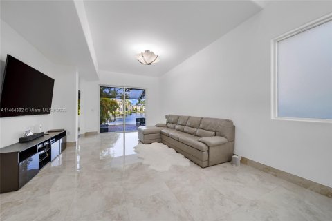 Villa ou maison à vendre à Aventura, Floride: 4 chambres, 201.51 m2 № 753884 - photo 10
