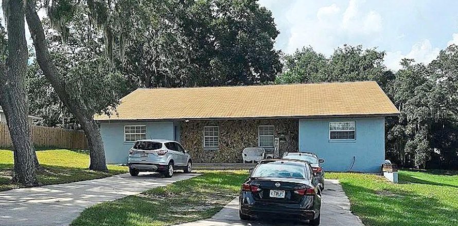 Commercial property in Ocala, Florida 261.33 sq.m. № 1402007