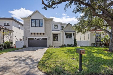 Villa ou maison à vendre à Tampa, Floride: 5 chambres, 477.42 m2 № 1402006 - photo 1