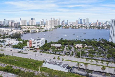 Propiedad comercial en venta en North Miami Beach, Florida, 153.01 m2 № 1310526 - foto 3