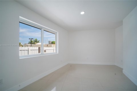 Propiedad comercial en venta en North Miami Beach, Florida, 153.01 m2 № 1310526 - foto 20