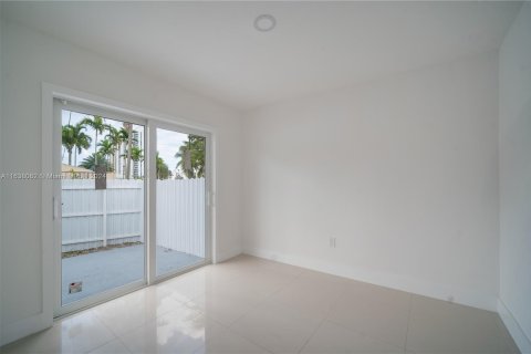 Propiedad comercial en venta en North Miami Beach, Florida, 153.01 m2 № 1310526 - foto 10