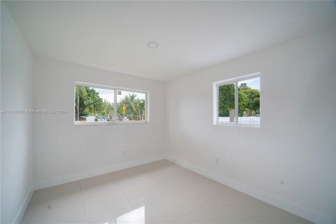 Propiedad comercial en venta en North Miami Beach, Florida, 153.01 m2 № 1310526 - foto 8