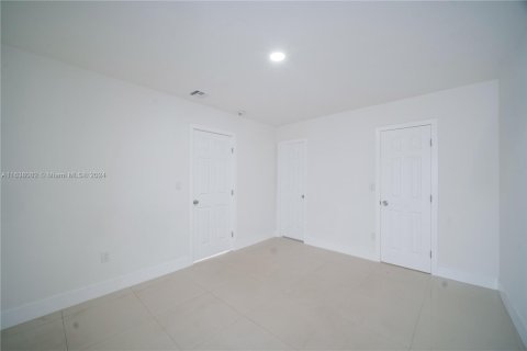 Propiedad comercial en venta en North Miami Beach, Florida, 153.01 m2 № 1310526 - foto 17