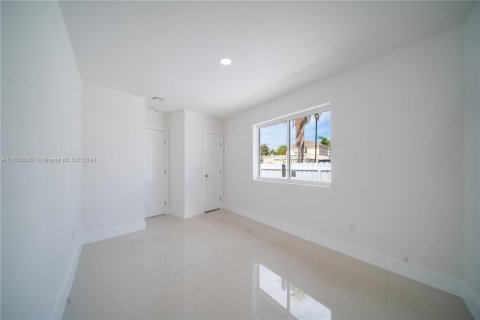 Propiedad comercial en venta en North Miami Beach, Florida, 153.01 m2 № 1310526 - foto 21