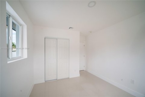 Propiedad comercial en venta en North Miami Beach, Florida, 153.01 m2 № 1310526 - foto 9