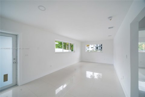 Propiedad comercial en venta en North Miami Beach, Florida, 153.01 m2 № 1310526 - foto 7