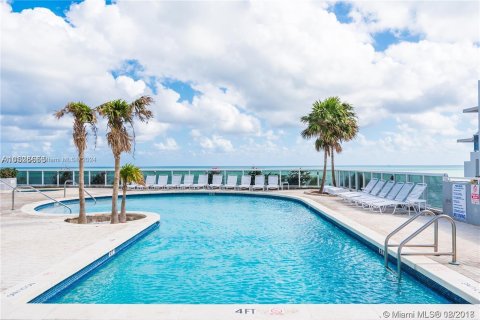 Copropriété à vendre à Miami Beach, Floride: 2 chambres, 113.34 m2 № 1310485 - photo 30