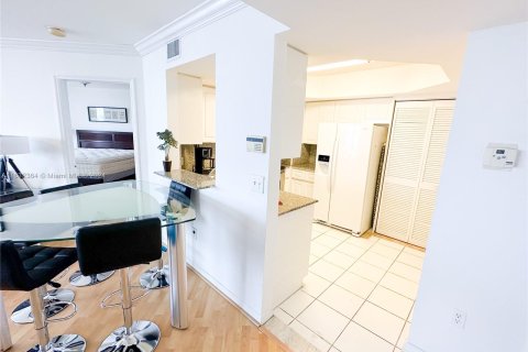 Condo in Miami Beach, Florida, 2 bedrooms  № 1310485 - photo 6