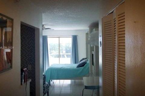 Studio in the Condo in North Bay Village, Florida  № 1177860 - photo 6