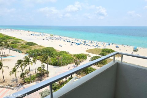 Condo in Miami Beach, Florida, 2 bedrooms  № 1177674 - photo 2