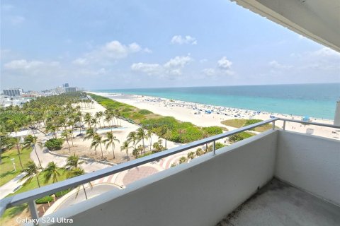 Condo in Miami Beach, Florida, 2 bedrooms  № 1177674 - photo 1