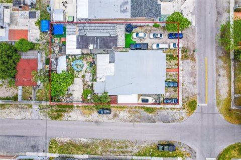 Propiedad comercial en venta en Hialeah, Florida, 175.03 m2 № 1310209 - foto 23