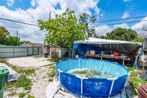 Propiedad comercial en venta en Hialeah, Florida, 175.03 m2 № 1310209 - foto 22