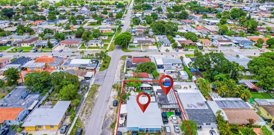 Commercial property in Hialeah, Florida 175.03 sq.m. № 1310209