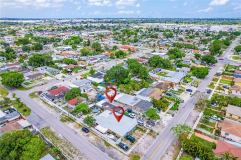 Propiedad comercial en venta en Hialeah, Florida, 175.03 m2 № 1310209 - foto 4