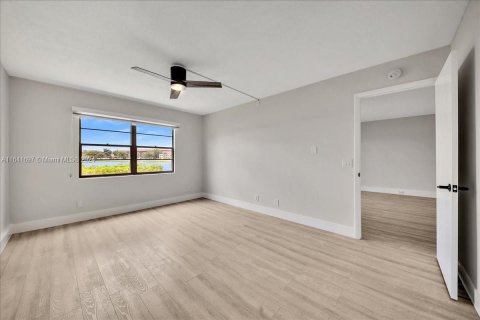 Condo in Pembroke Pines, Florida, 2 bedrooms  № 1321258 - photo 26