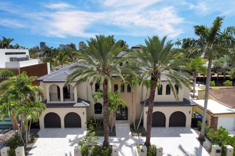 Villa ou maison à vendre à Fort Lauderdale, Floride: 6 chambres, 513.38 m2 № 1321256 - photo 1