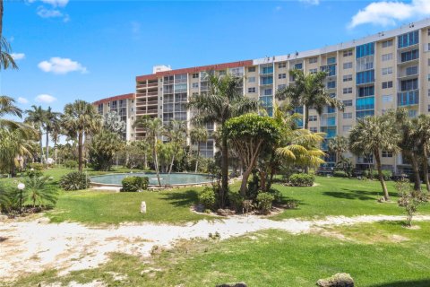 Copropriété à vendre à Pompano Beach, Floride: 2 chambres, 91.04 m2 № 1077762 - photo 19