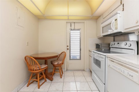 Copropriété à vendre à Pompano Beach, Floride: 2 chambres, 91.04 m2 № 1077762 - photo 18