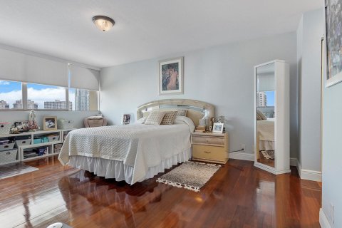 Condominio en venta en Hallandale Beach, Florida, 2 dormitorios, 116.96 m2 № 1077767 - foto 16