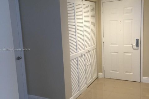 Condo in Aventura, Florida, 2 bedrooms  № 1355513 - photo 16