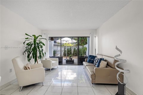 Condominio en venta en Miami, Florida, 2 dormitorios, 112.41 m2 № 1355510 - foto 11