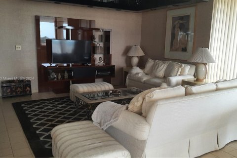 Condo in Aventura, Florida, 2 bedrooms  № 1310133 - photo 2