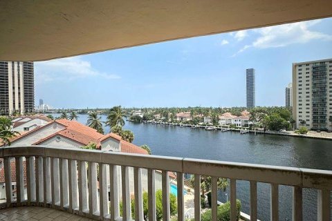 Condo in Aventura, Florida, 2 bedrooms  № 1310133 - photo 18