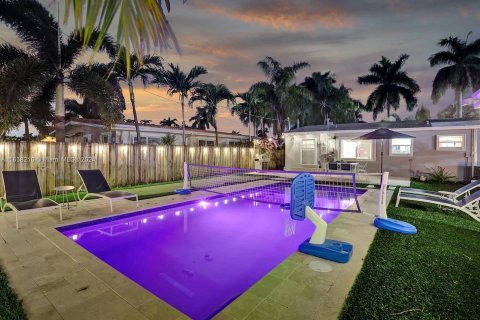 Casa en venta en Hallandale Beach, Florida, 3 dormitorios, 175.77 m2 № 1310054 - foto 1