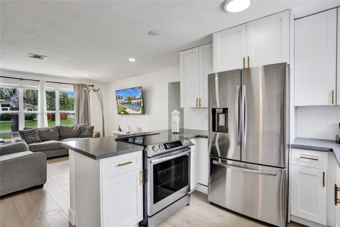 Casa en venta en Hallandale Beach, Florida, 3 dormitorios, 175.77 m2 № 1310054 - foto 2