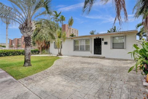 Casa en venta en Hallandale Beach, Florida, 3 dormitorios, 175.77 m2 № 1310054 - foto 3