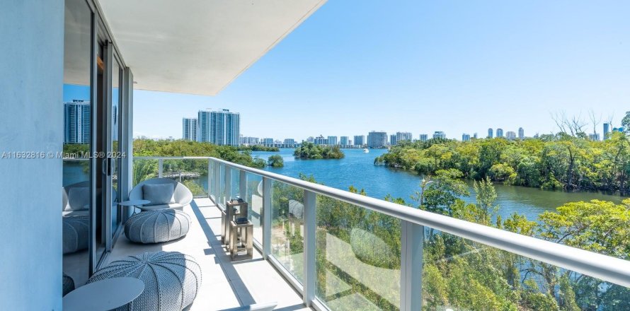 Condo à North Miami Beach, Floride, 3 chambres  № 1310134