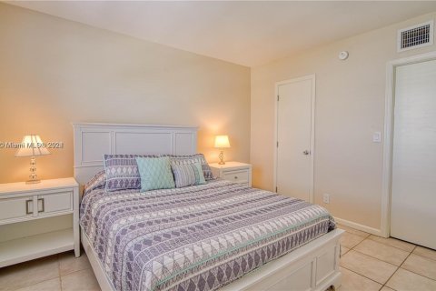 Condo in Fort Lauderdale, Florida, 2 bedrooms  № 1230015 - photo 20