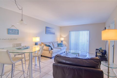 Condo in Fort Lauderdale, Florida, 2 bedrooms  № 1230015 - photo 7