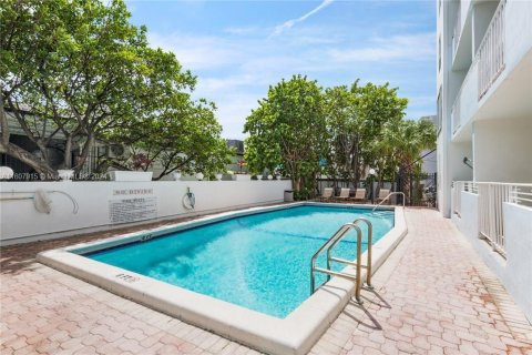 Condo in Fort Lauderdale, Florida, 2 bedrooms  № 1230015 - photo 23