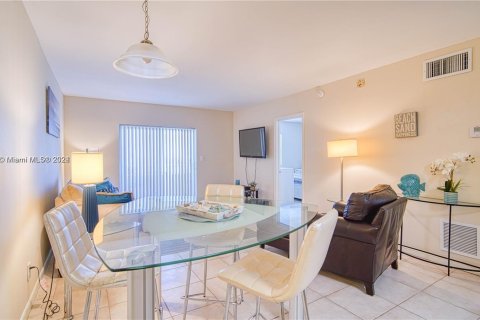 Condo in Fort Lauderdale, Florida, 2 bedrooms  № 1230015 - photo 6