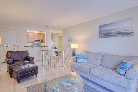 Condo in Fort Lauderdale, Florida, 2 bedrooms  № 1230015 - photo 8