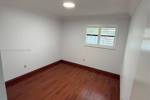 House in Miami, Florida 4 bedrooms, 159.05 sq.m. № 1428101 - photo 21