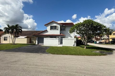 House in Miami, Florida 4 bedrooms, 159.05 sq.m. № 1428101 - photo 4